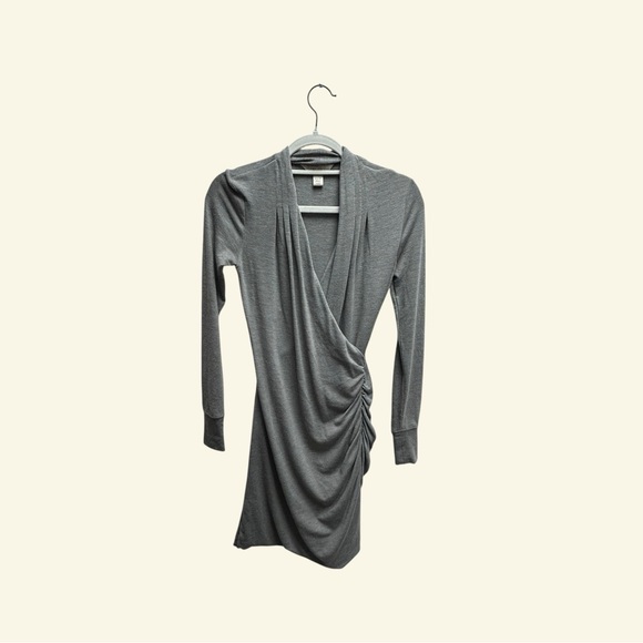 Banana Republic Dresses & Skirts - Banana Republic Gray Long Sleeve Dress